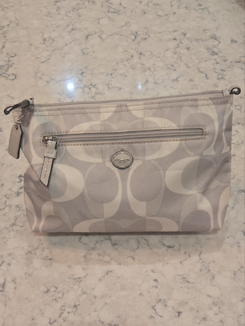 ​✨🪞 EUC CLASSIC GRAY COACH SIGNATURE MAKEUP/ TOILETRIES BAG💄✨
